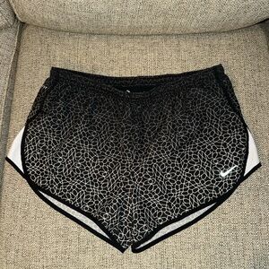 Black Geometric Nike Running Shorts (large)